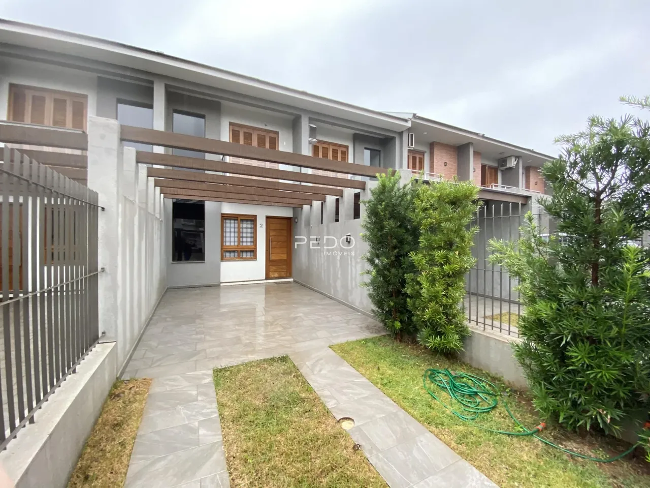 Fachada de um prédio residencial em Lajeado, Brasil com área externa.
