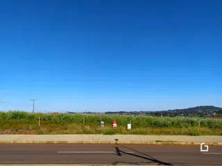 Vista de paisagem com vegetação e estrada em Lajeado.