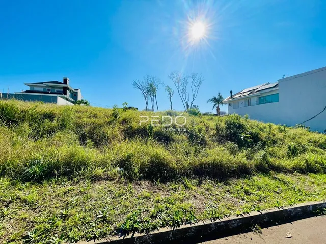 Paisagem de uma propriedade com vegetação alta em Lajeado, Brasil.