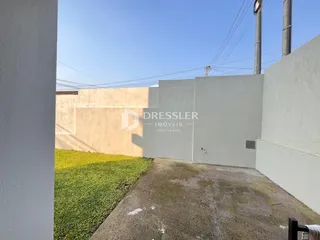 Fachada de uma propriedade com jardim em Lajeado, Brasil.