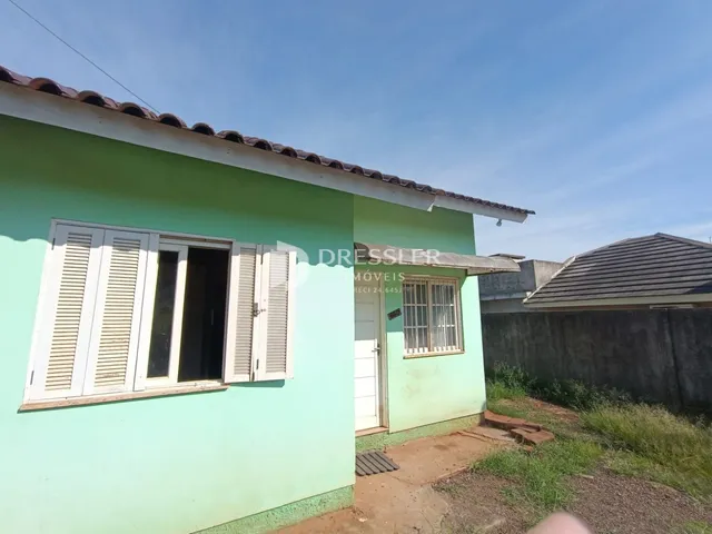 Fachada de uma casa em Lajeado, Brasil, com paredes verdes.