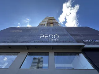Fachada moderna de um edifício em Lajeado, Brasil.