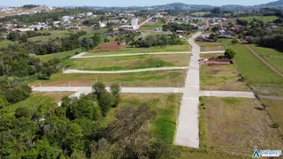 Vista aérea de uma área de terreno com campos e estradas no interior de Lajeado.
