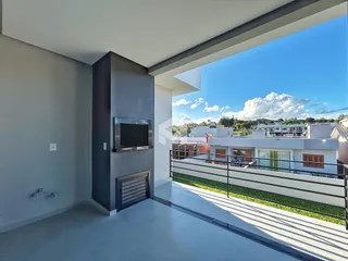Vista da varanda com vista para o horizonte urbano.
