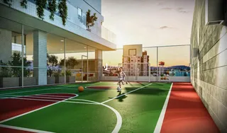 Uma quadra esportiva externa com grama artificial verde e marcações vermelhas e brancas.