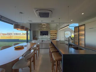 Sala de jantar e cozinha de um imóvel em Lajeado, Brasil.