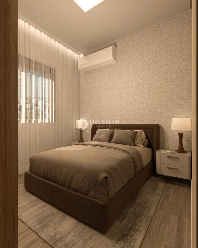 Quarto com cama e piso de madeira clara.