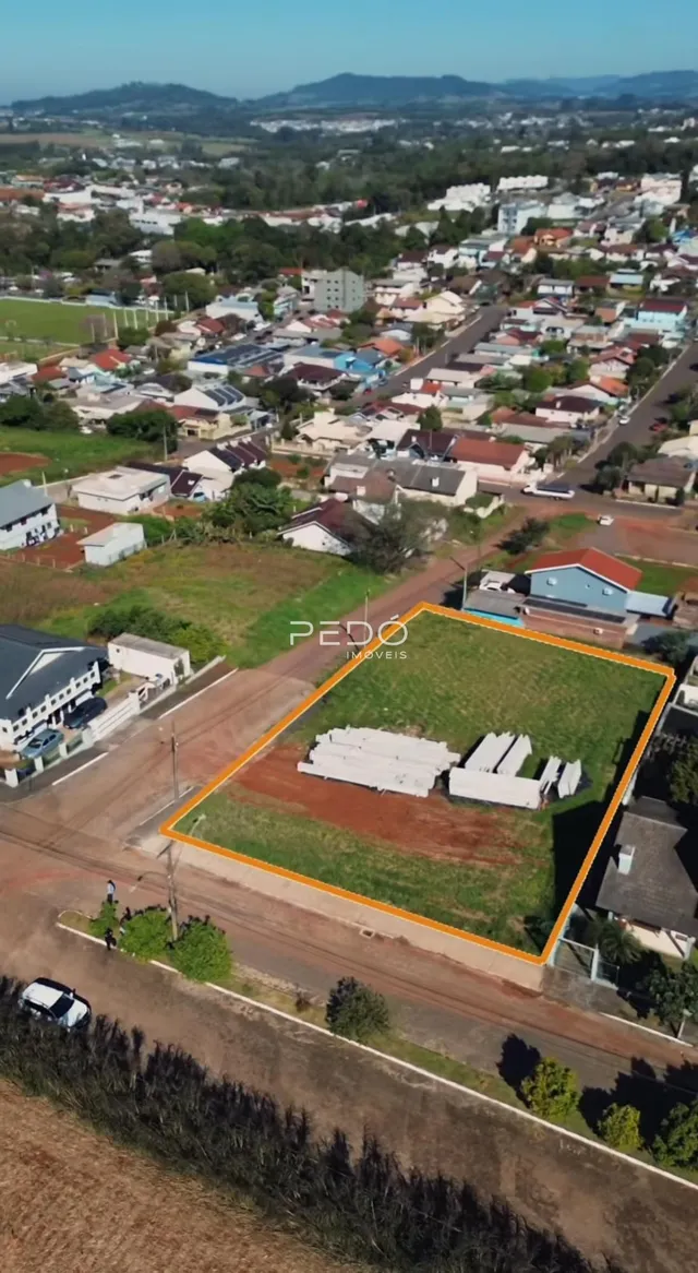 Vista aérea do terreno em Lajeado, Brasil, mostrando a propriedade e seus limites.