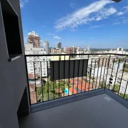 Varanda com vista para a paisagem urbana de Lajeado.
