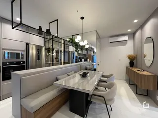 Ambiente moderno de sala de estar com cozinha integrada em Lajeado.