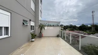 Fachada de um imóvel em Lajeado, Brasil, com uma área externa de piso cerâmico.