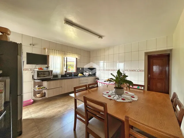 Foto da sala de jantar de uma residência em Lajeado, Brasil.