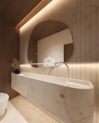 Banho com banheira e revestimento de parede em um ambiente moderno.