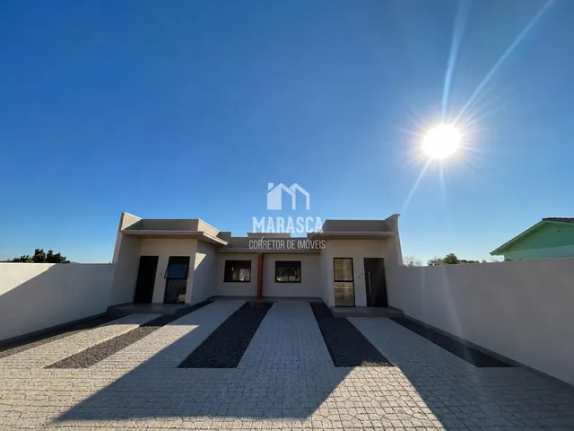 Casa geminada com 2 dormitórios