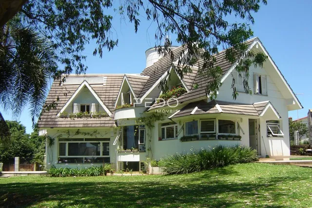 Casa com 4 dormitórios