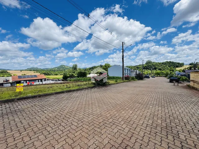 Vista da estrada pavimentada em uma área rural de Lajeado.