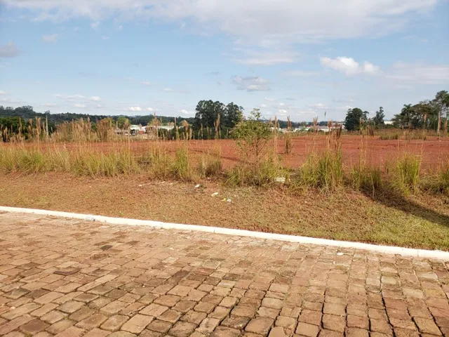 Foto de uma área de terra aberta e seca em Lajeado, Brasil.