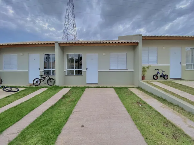 Casa geminada com 2 dormitórios
