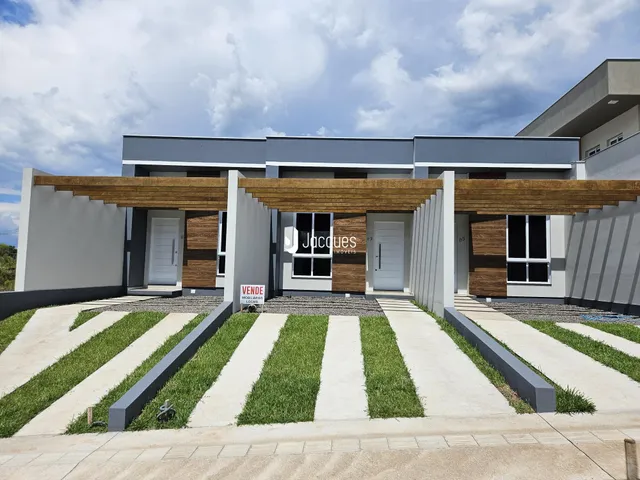 Casa geminada com 2 dormitórios