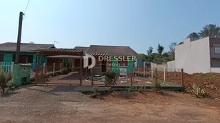 Vista externa de uma propriedade em Lajeado, Brasil, mostrando o muro e a cerca.