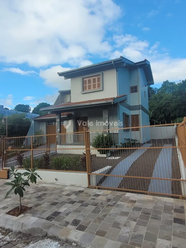 Casa com 4 dormitórios