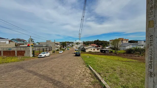 Vista da rua em uma área residencial de Lajeado, Brasil.