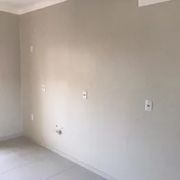 Parede interna clara de um imóvel em Lajeado, Brasil.