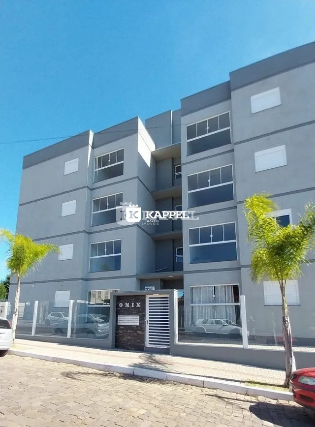 Fachada moderna de um prédio residencial em Lajeado, Brasil, com portão de segurança.