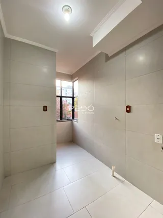 Corredor interno de um imóvel em Lajeado, Brasil.