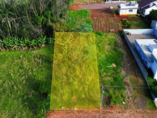 Vista aérea de um terreno com vegetação verde em Lajeado, Brasil.