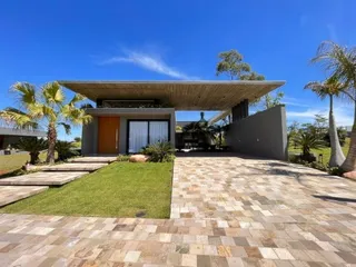 Casa com 4 dormitórios