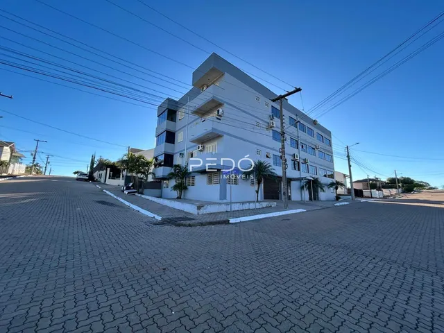 fachada de um prédio residencial em Lajeado, Brasil sob céu azul