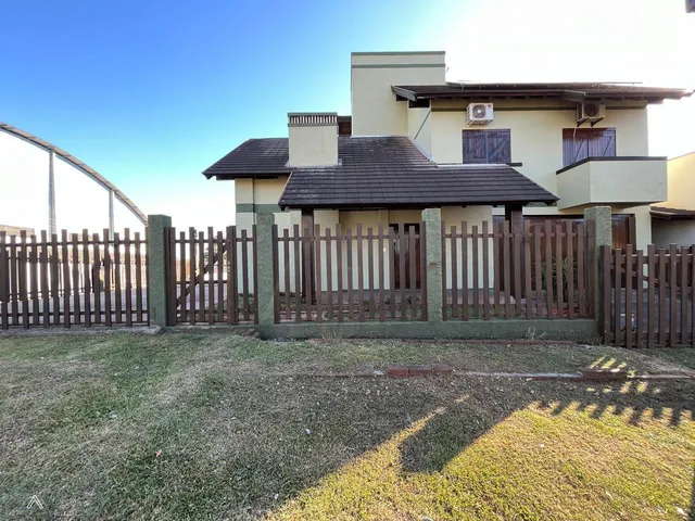 Casa com 3 dormitórios