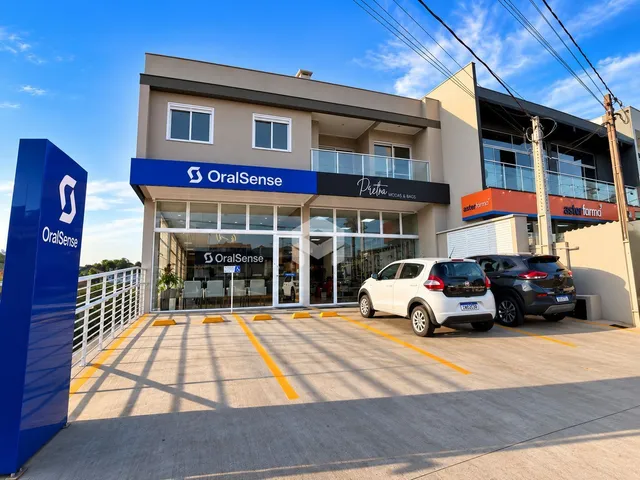 Fachada de um edifício comercial em Lajeado, Brasil.