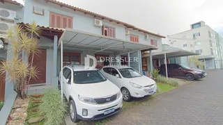 Fachada de uma casa em Lajeado, Brasil com garagem e jardim.