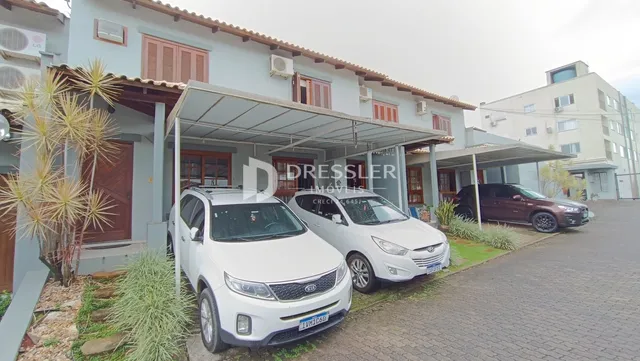 Fachada de uma casa em Lajeado, Brasil com garagem e jardim.