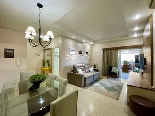 Sala de estar ampla com sofá e mesa de centro em um imóvel no Brasil.