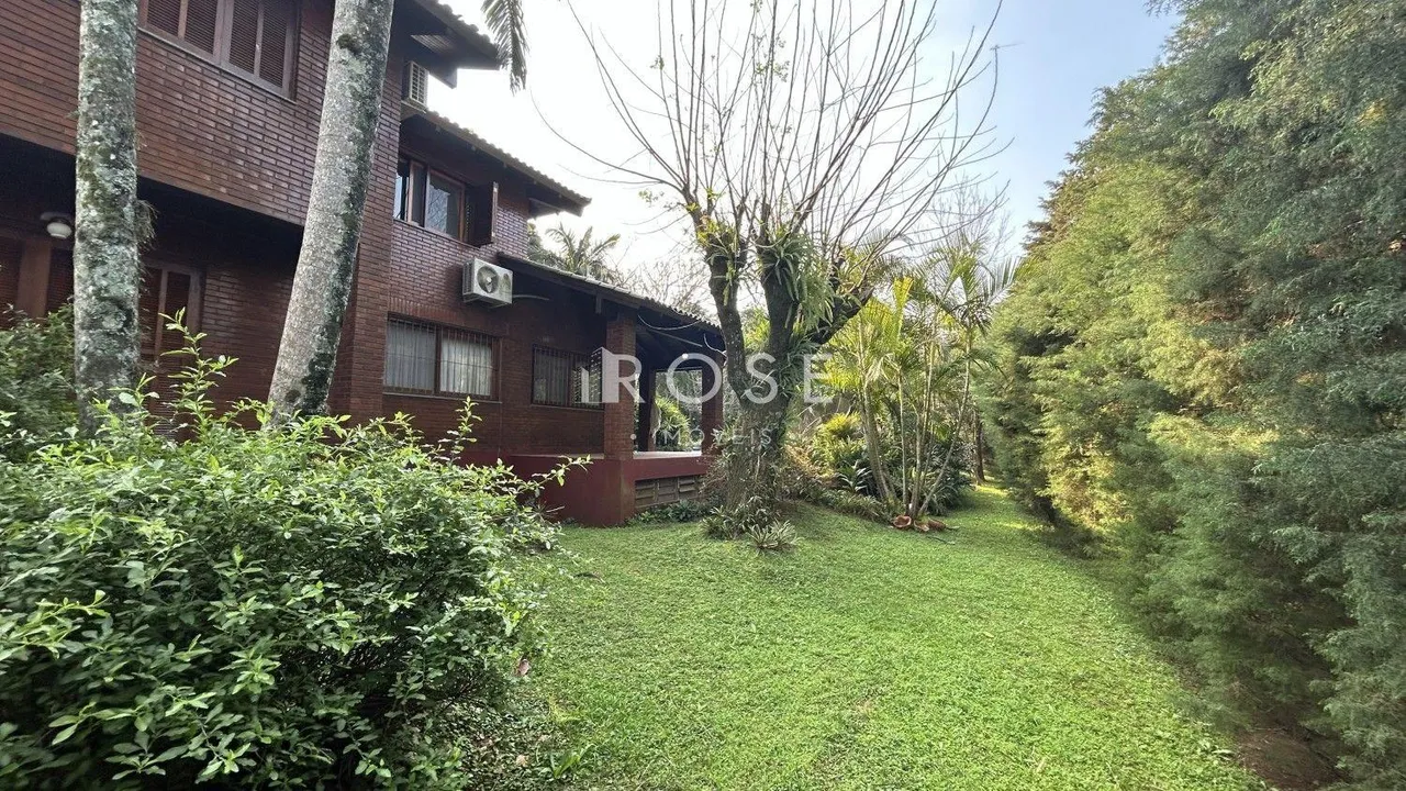 Casa com 6 dormitórios, foto 1