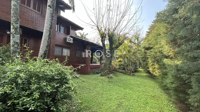 Casa com 6 dormitórios