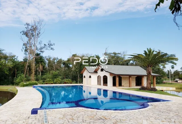 Foto da piscina externa de uma propriedade em Lajeado.