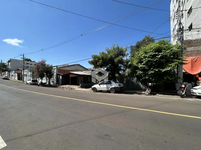 Vista da fachada de uma residência na rua em Lajeado, Brasil.