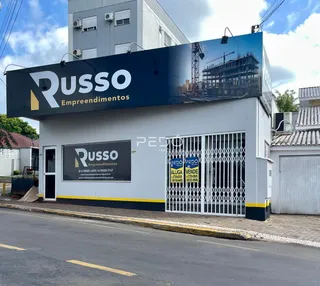 Fachada de um prédio comercial com sinalização da Russo Empreendimentos em Lajeado.