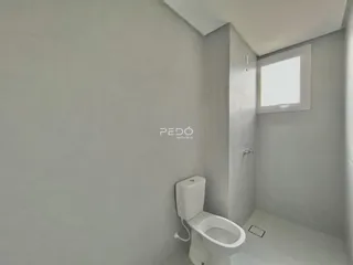 Foto de um banheiro interno em um imóvel.