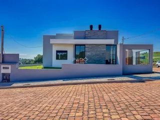 Fachada moderna de uma residência em Lajeado, Brasil.