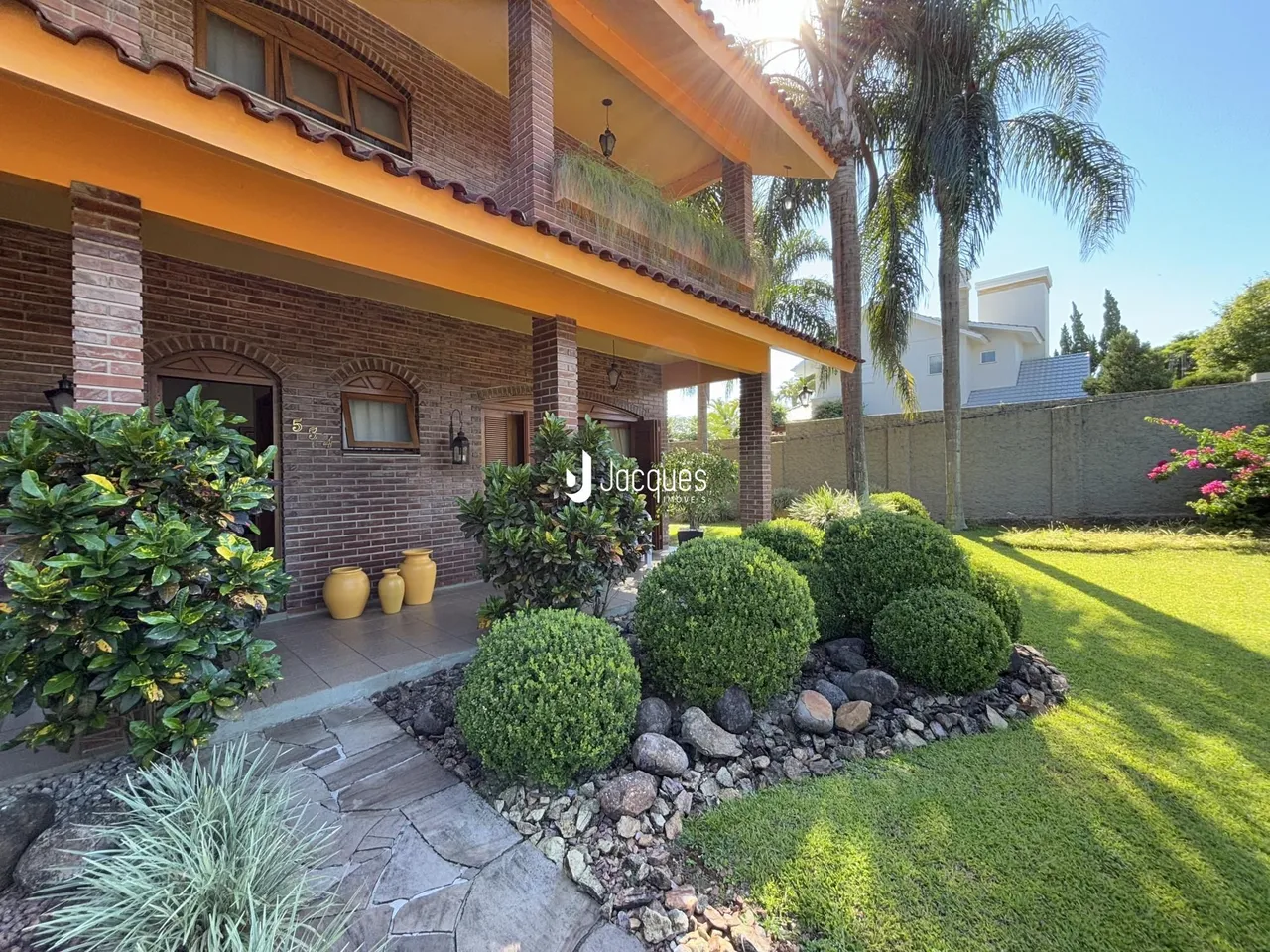Casa com 4 dormitórios, foto 1