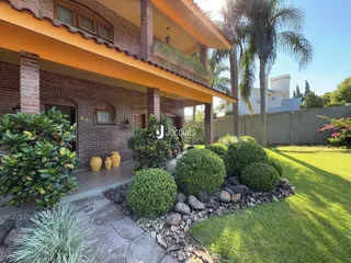 Casa com 4 dormitórios, foto 1