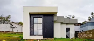 Fachada moderna de uma residência em Lajeado, Brasil.