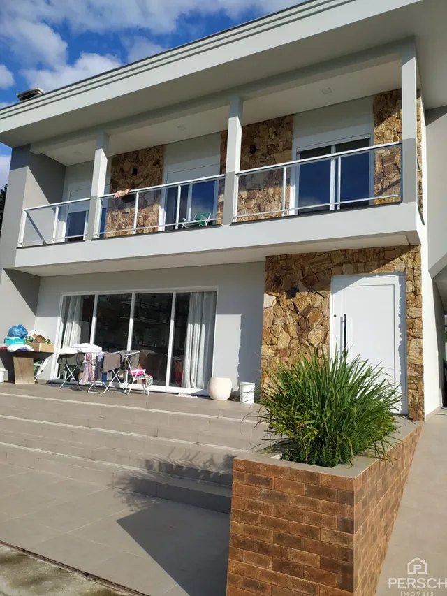 Casa com 4 dormitórios