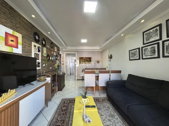 Sala de estar e jantar de uma residência em Lajeado, Brasil.