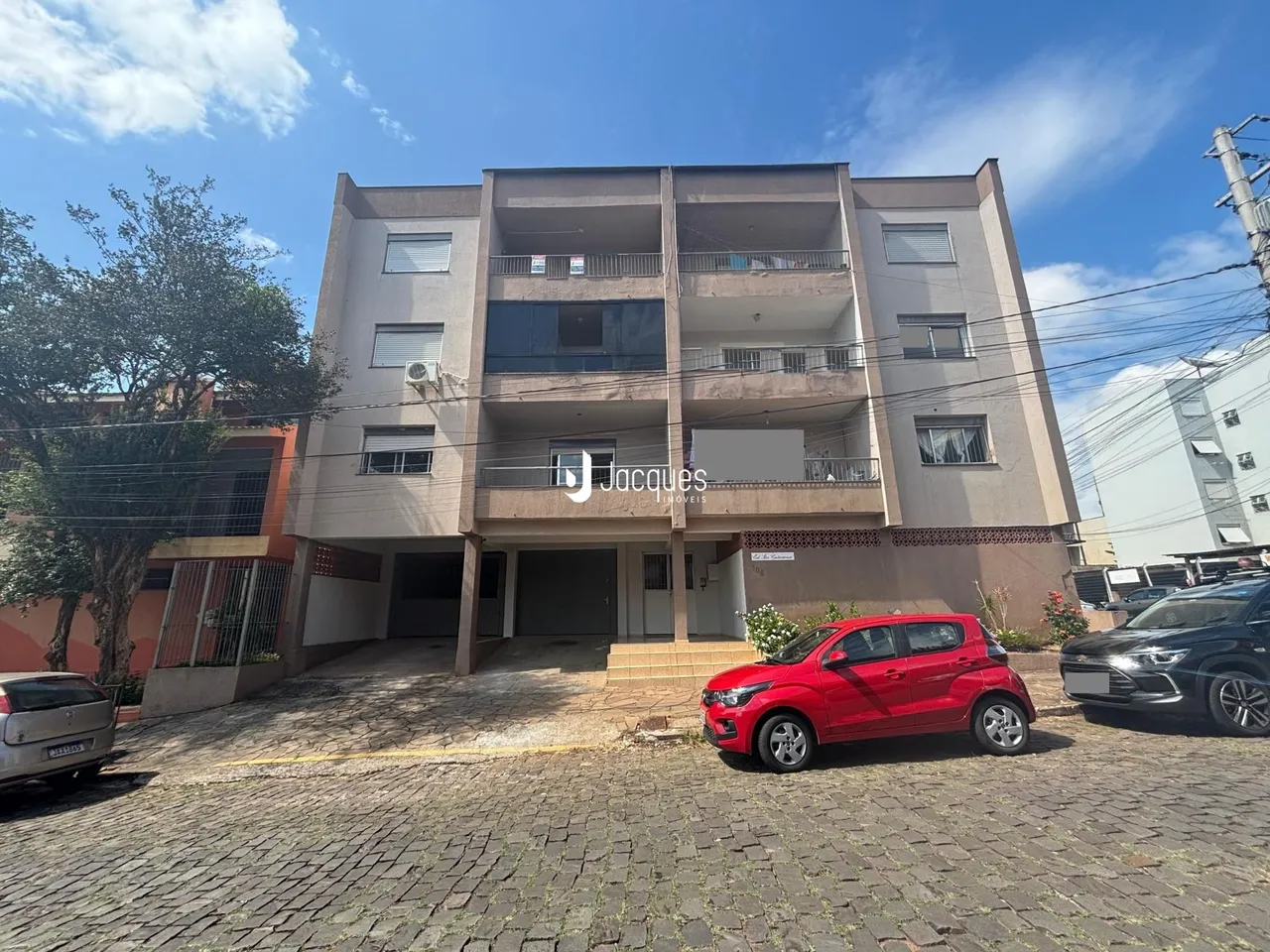 Fachada de um prédio residencial em Lajeado, Brasil.
